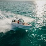 Boston Whaler 250 Outrage Running