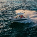 Boston Whaler 230 Outrage Running
