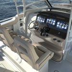 Boston Whaler 420 Outrage Helm
